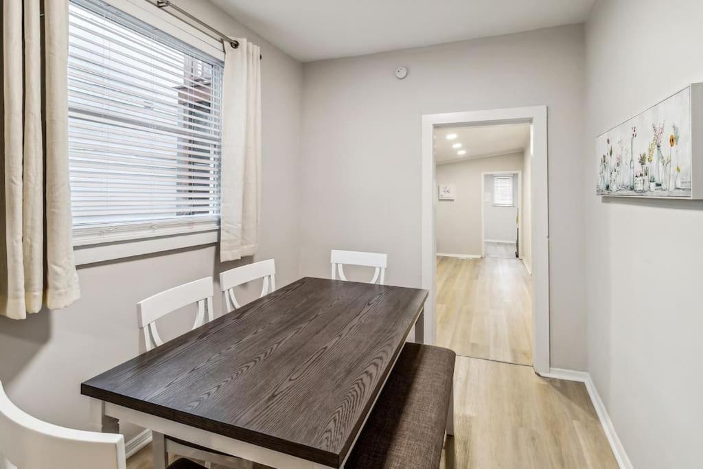 5 Min Drive To Downtown! Modern 3br In Savannah! Apartment Savannah